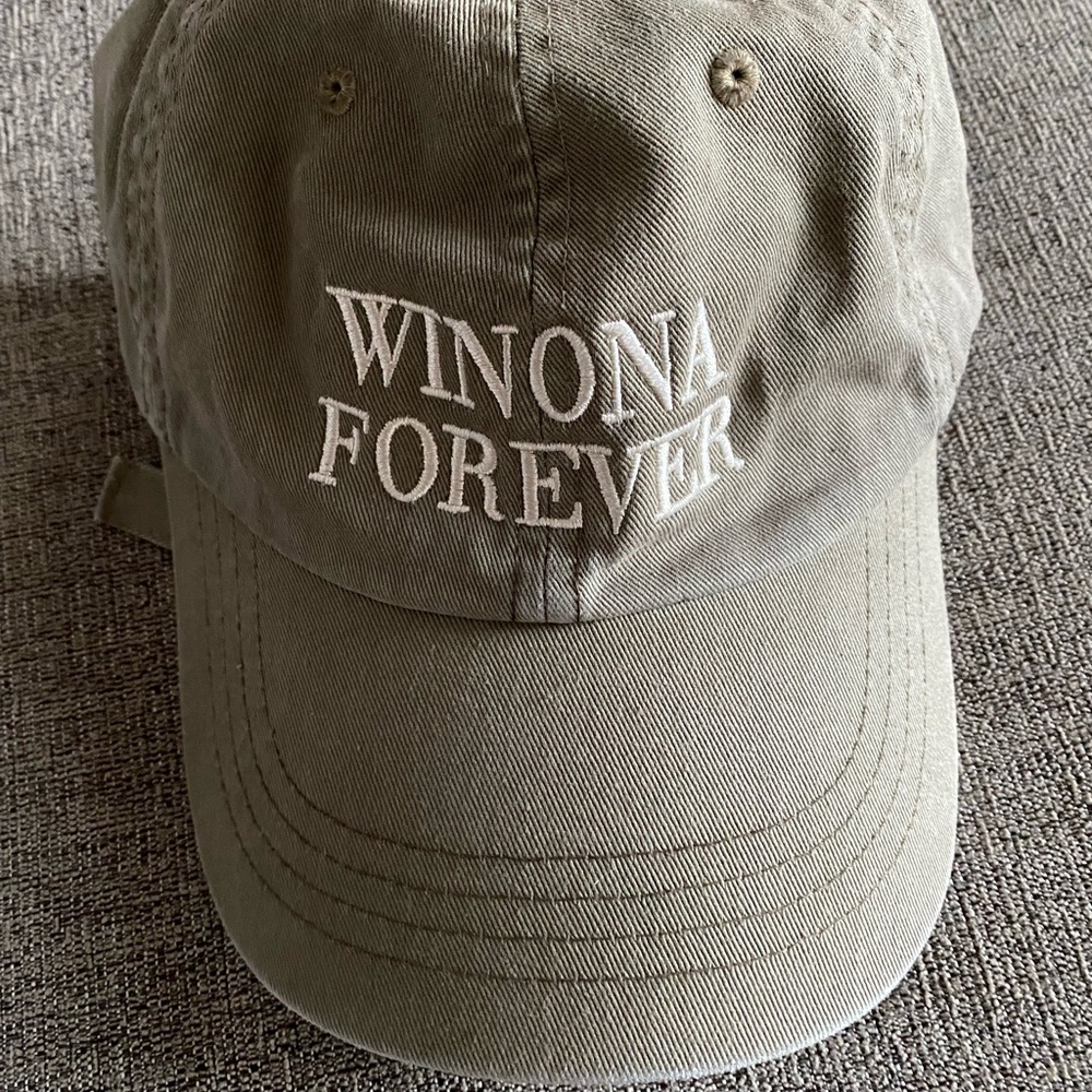 winona ryder hat